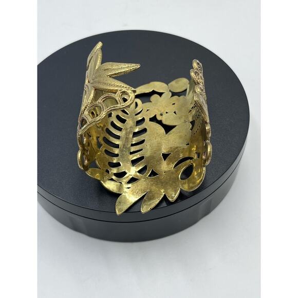 Large Filigree Ornate Lace Floral Leaf Gold Tone Wide Textured Cuff Bracelet - Picture 4 of 10